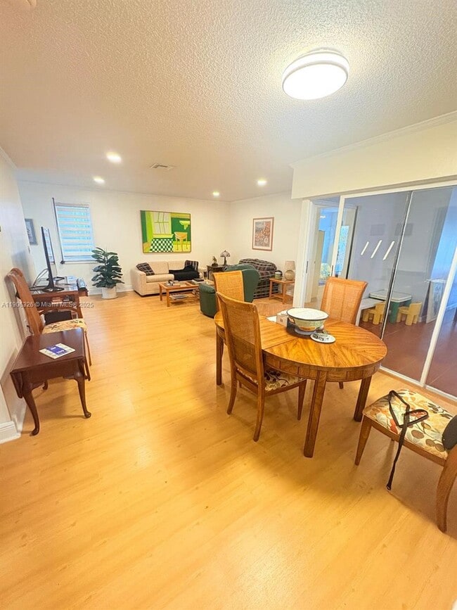 Building Photo - 927 NW 106th Ave Cir