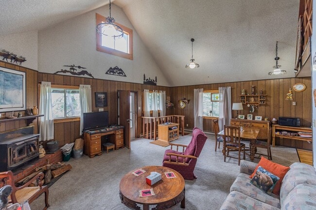 Building Photo - Great Mountain Home - Fully Furnished