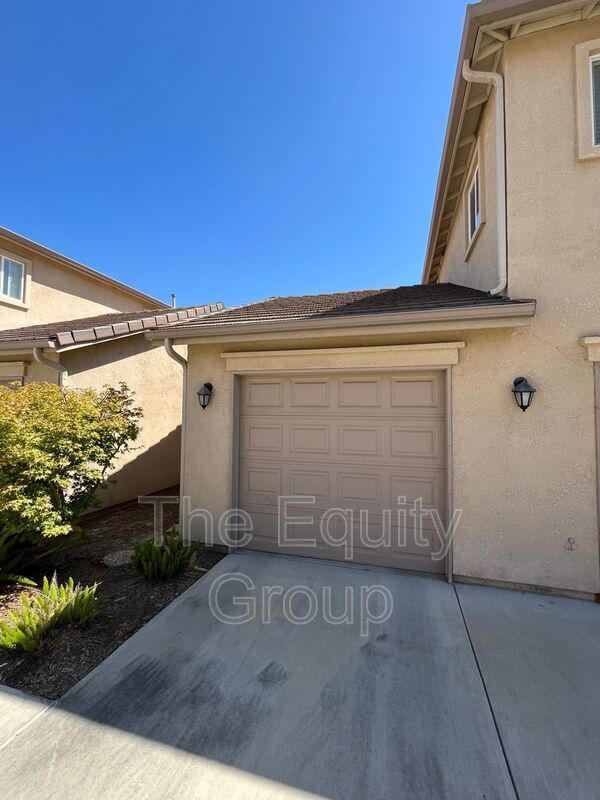 Building Photo - 2133 W Lark Ave