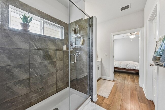 Building Photo - 9901 Thane Way