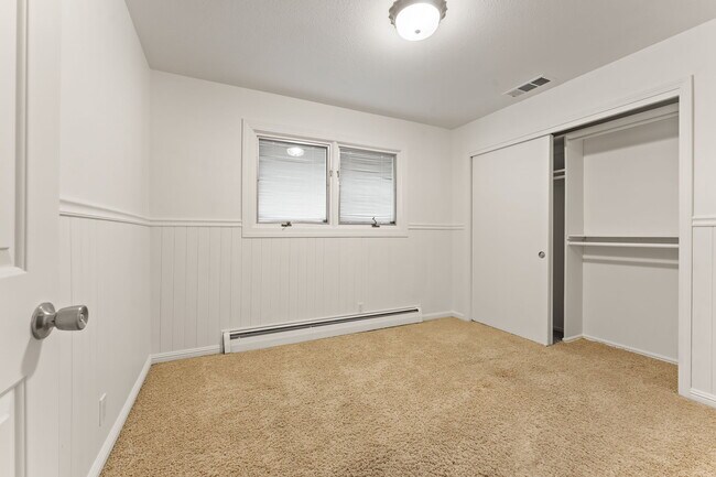 Building Photo - 1201 W 12th St