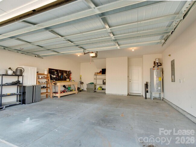 Building Photo - 4009 Woodland View Dr