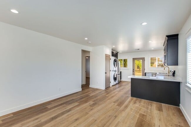 Building Photo - 2bedroom Casita