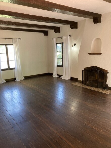 Building Photo - 400 S Citrus Ave