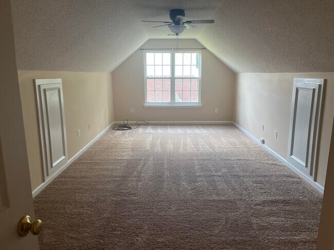 Building Photo - 4010 Nantucket Cir
