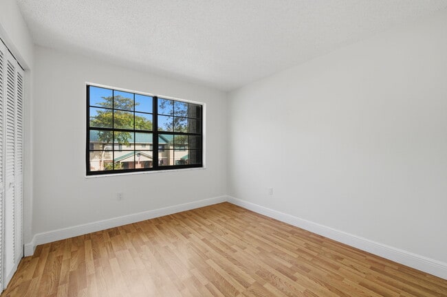 Building Photo - 454 Westree Ln