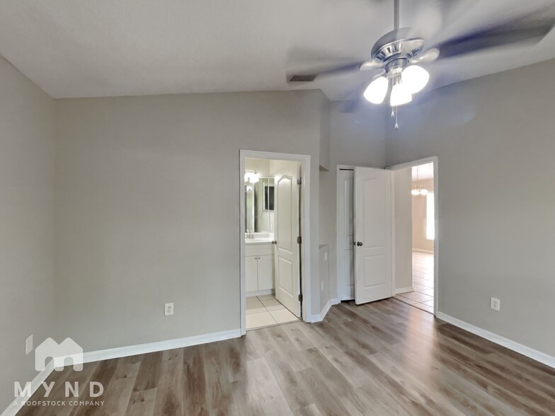 Building Photo - 18012 Birdwater Dr