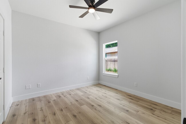 Building Photo - 7040 Kinney St