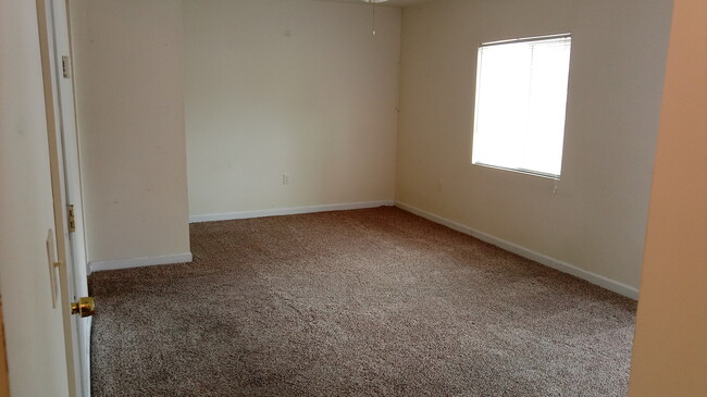 Building Photo - Save big money on this nice 2BR home!