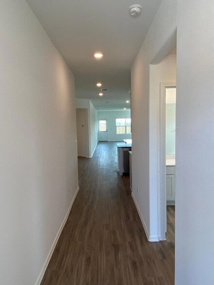 Building Photo - 211 Blue Springs Pass