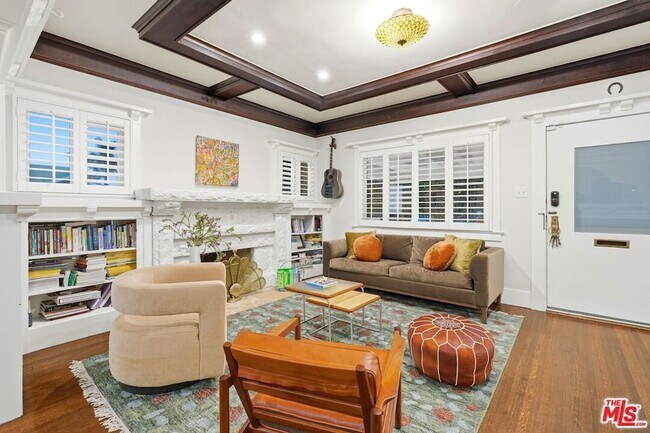 Building Photo - 1458 W 48th St