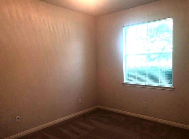 Building Photo - 1009 Middle Brook Dr