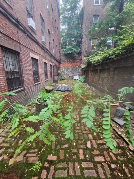 Building Photo - 9 Champney Pl