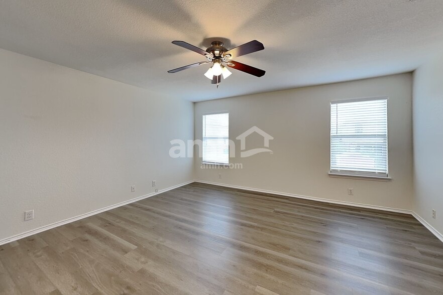 Building Photo - 455 Dolly Dr
