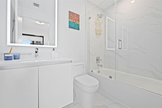 Building Photo - 700 NE 24th St