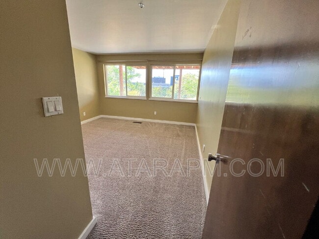 Building Photo - 270 2020 N