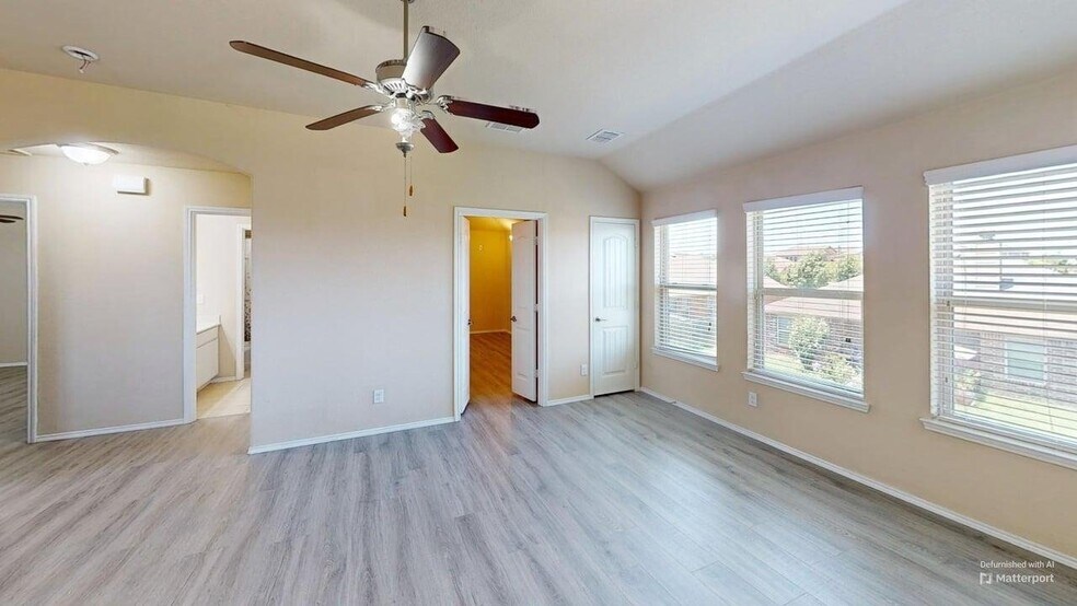Building Photo - 400 Plum Ct