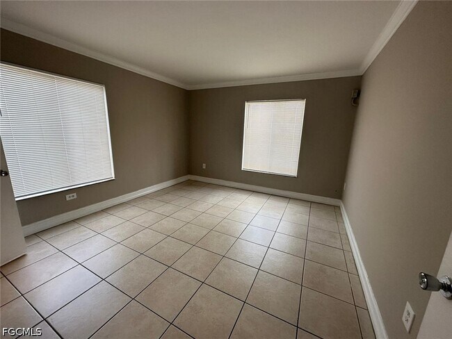 Building Photo - 1830 Maravilla Ave