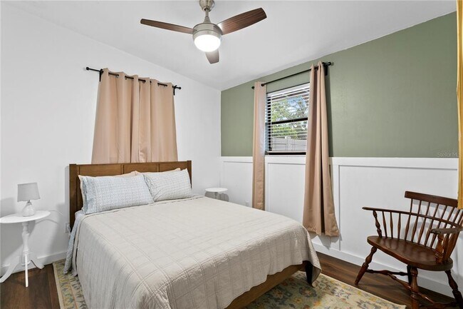 Building Photo - 2407 S Lois Ave