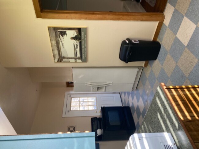 Building Photo - 18 Rogge St