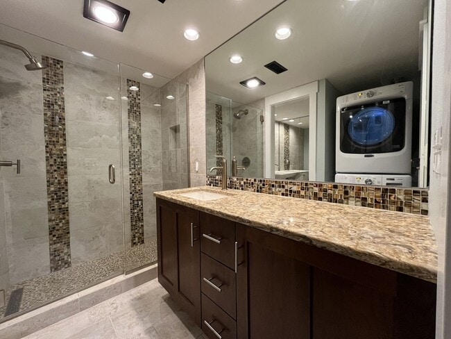 Building Photo - Ground Floor End Unit on Jantzen Beach with River Views & Flexible Living Space