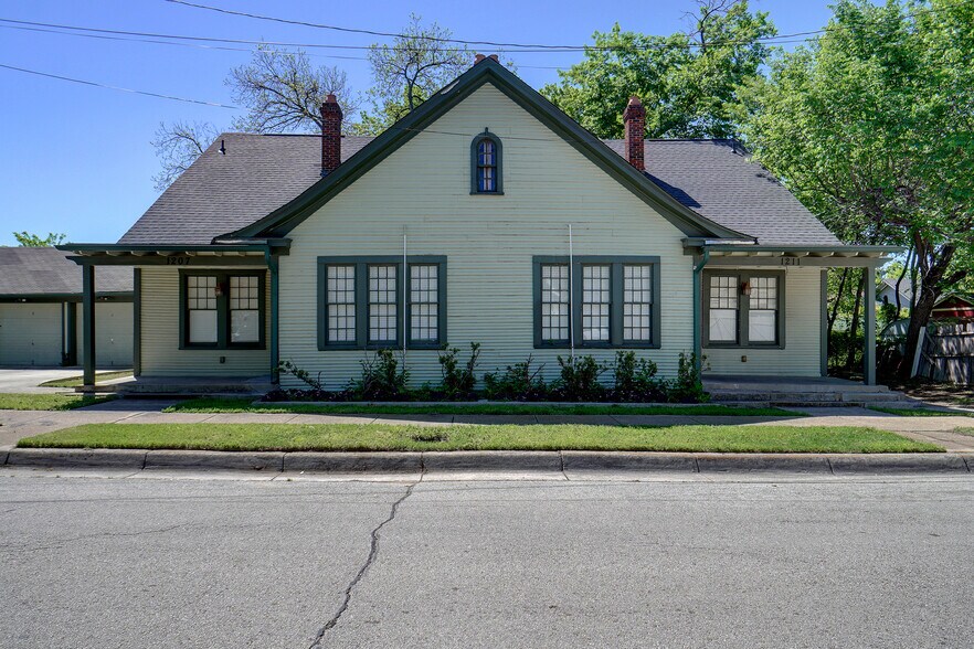 Building Photo - 1207 W Richmond Ave