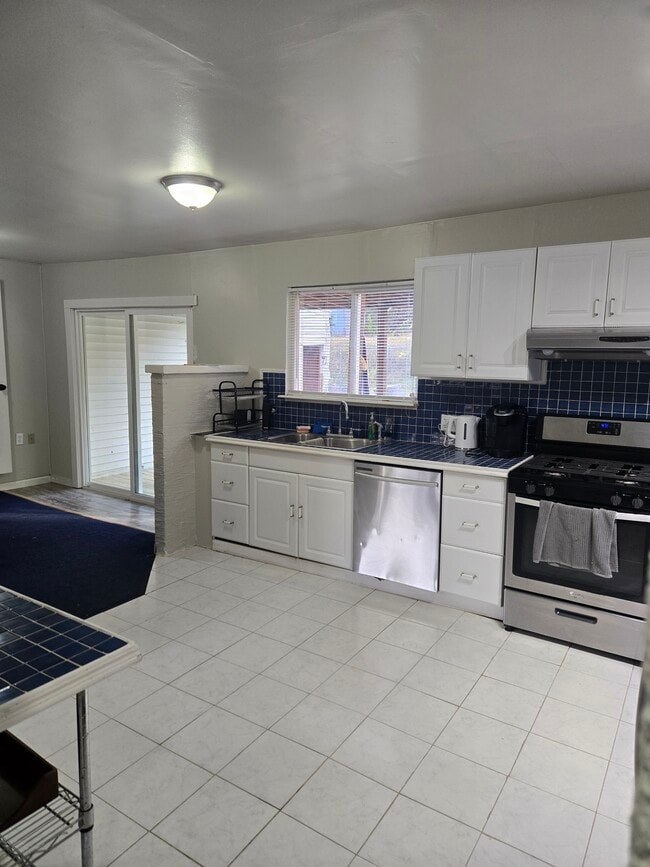 Building Photo - 1062 Aquetuck Rd