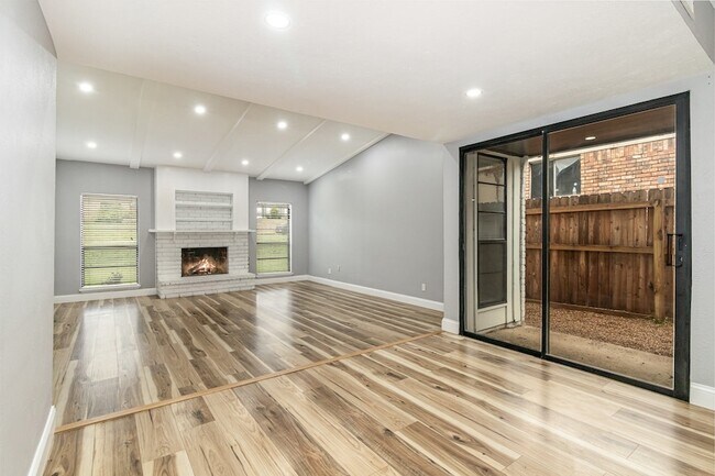Building Photo - 4716 Roberts Dr