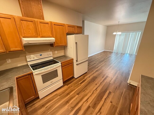 Building Photo - Spacious 3BR/2BA Duplex – Comfort Meets Co...