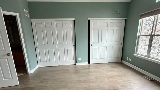 Building Photo - 3015 Kentshire Cir