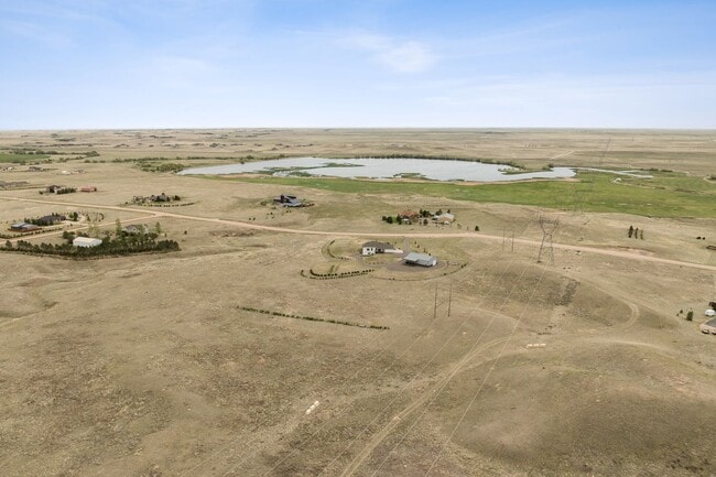 Building Photo - Executive 3-Bed Ranch Main Level - Private...