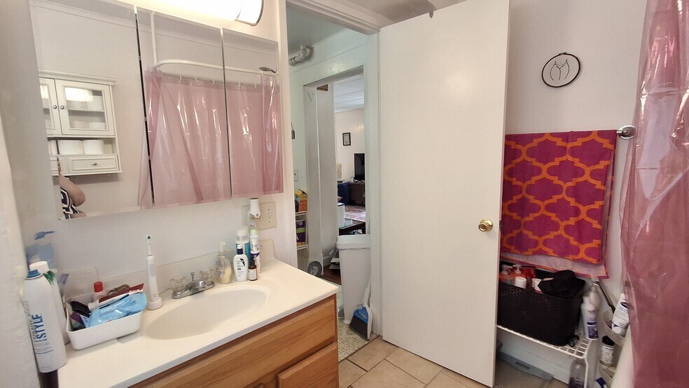 Building Photo - 1339 Vermont St