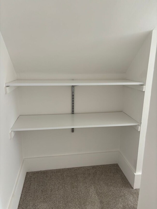 Building Photo - 924 S Madison St