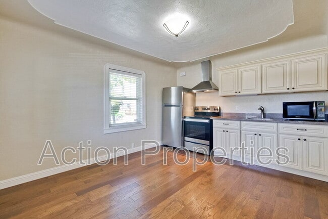 Building Photo - 124 Sunset Ave