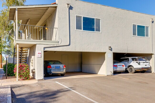 Building Photo - 1015 N Granite Reef Rd