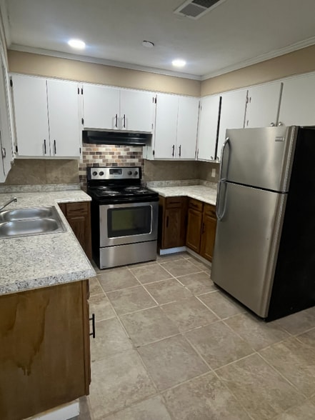 Building Photo - 3319 Beatrice Dr