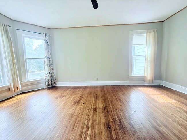 Building Photo - 900 W Parker St