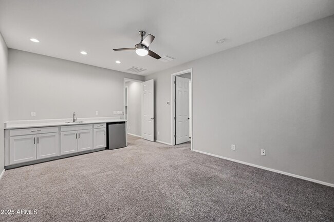 Building Photo - 16075 W Laurel Ln