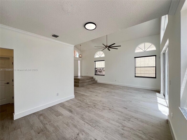 Building Photo - 725 NW 156th Ave