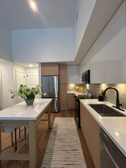 Building Photo - 1625 NE 124th St