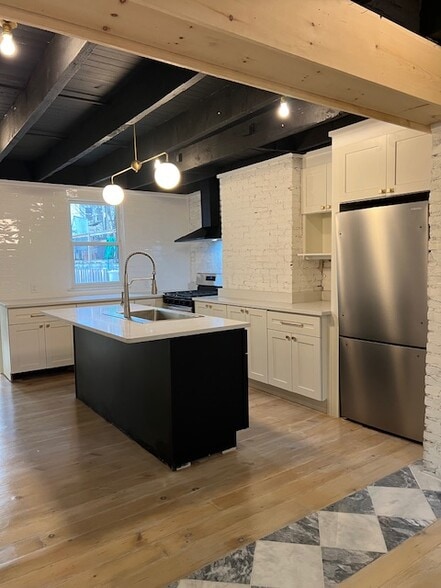 Building Photo - 1505 Boyle St