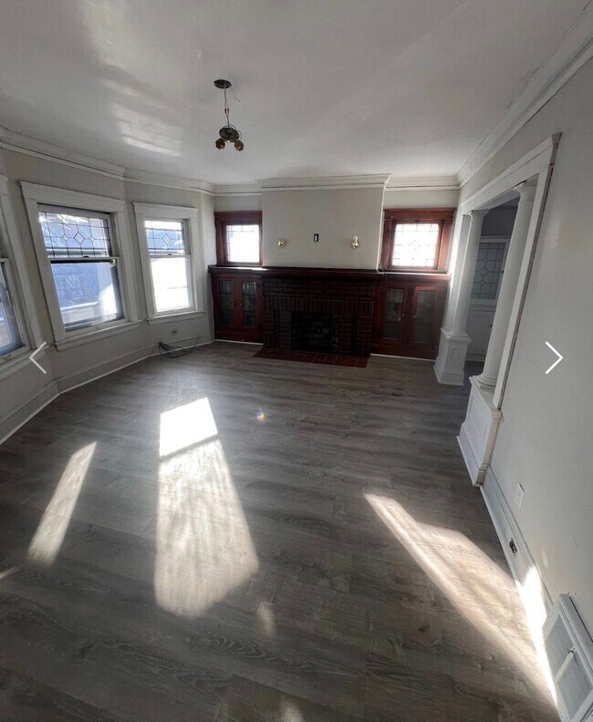 Building Photo - 9509 Parkview Ave