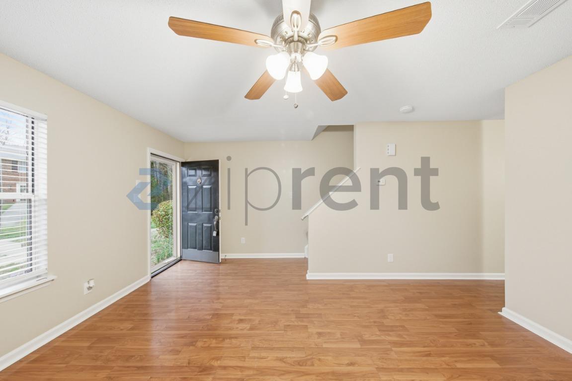 Building Photo - 10 Hartford Ct