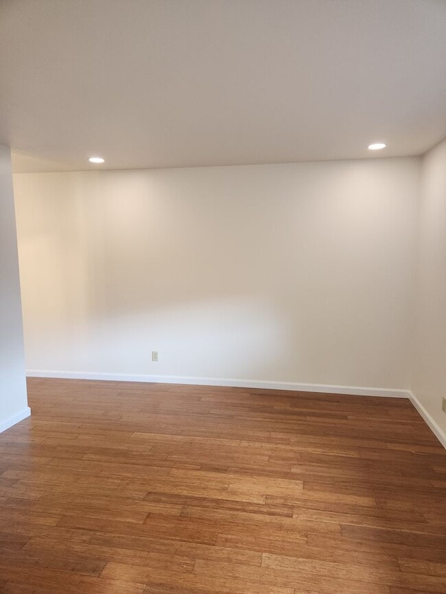 Building Photo - Lovely Home in Oakmont 55+ community