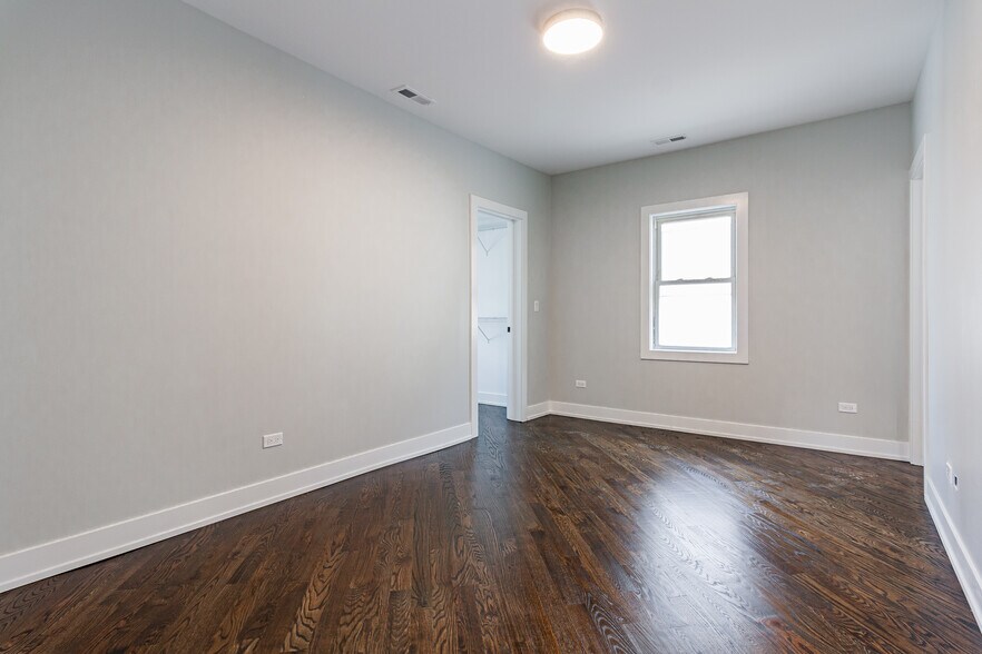 Building Photo - 1458 W Chestnut St