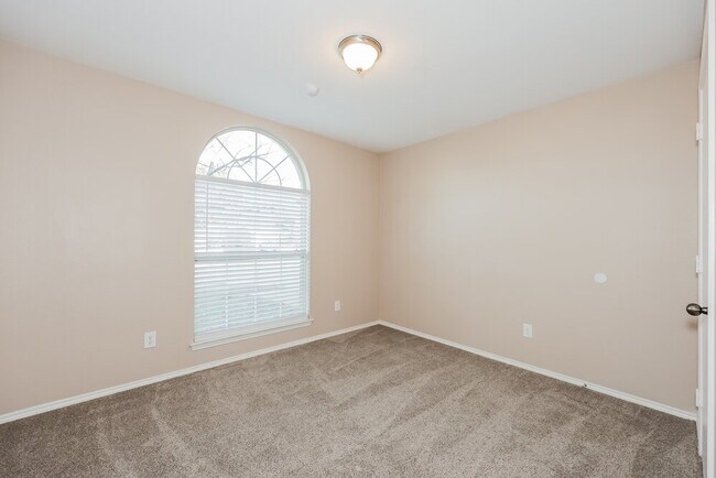 Building Photo - 509 Covent Garden Pl