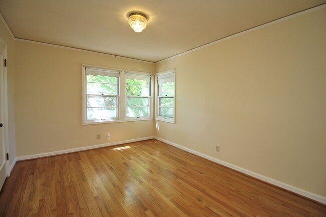 Building Photo - 8111 SW 8th Ave