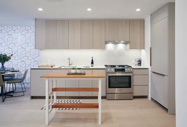 Building Photo - 0 bedroom in Queens NY 11101