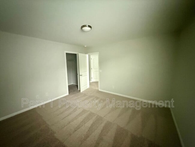 Building Photo - 400 Airways Ave