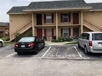 Building Photo - 915 W Oak Ridge Rd